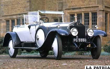 La historia de los automóviles aún no termina, en la foto uno de los primeros Rolls Royce