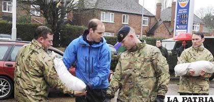 Ayuda humanitaria en Reino Unido por temporal