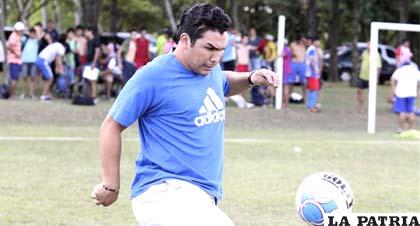Salvador Cabañas en su afán de volver a la práctica del fútbol