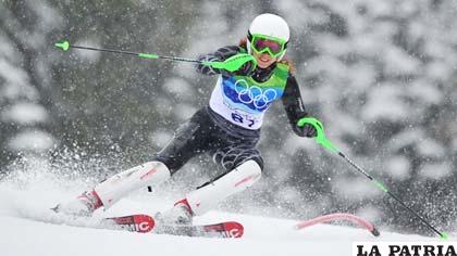 Jacky Chamoun compite en slalom gigante en los Juegos Olímpicos de Invierno