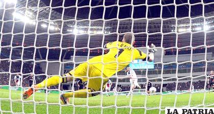 Ibrahomivic anotó dos goles, el primero de penal