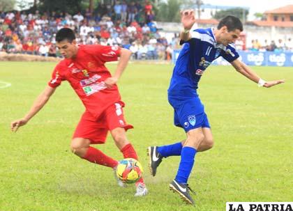 Una acción del partido en el cual salió vencedor el cuadro de Warnes