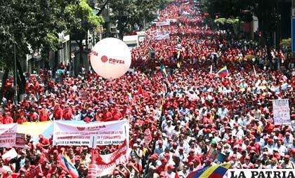 Manifestación progubernamental de trabajadores afines al chavismo