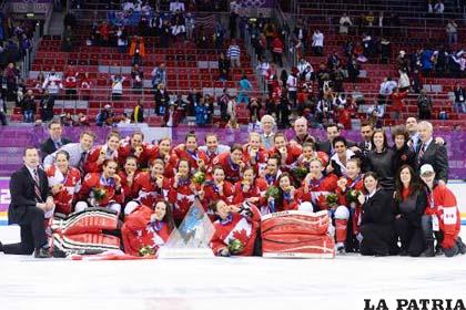 Canadá celebra la victoria en la final olímpica de hockey ante EE.UU.