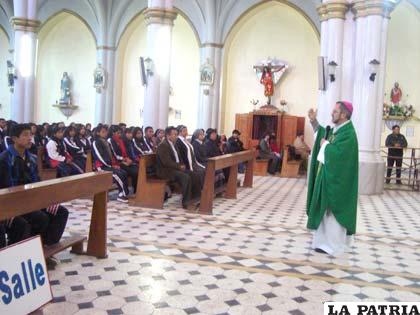 Monseñor Bialasik presidió celebración eucarística para la comunidad educativa católica