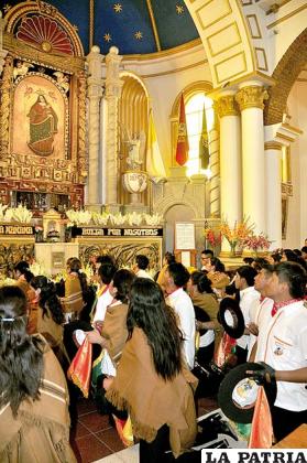 La devoción de los danzarines impulsa el Carnaval de Oruro