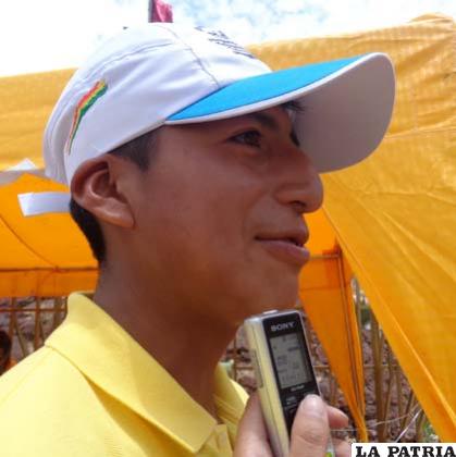 OSWALDO JACINTO: Es una experiencia nueva que he tenido, porque es el primer año que he entrado, con la banda Sin par Bolívar, yo tengo 17 años y me he animado a ser parte de las bandas porque mis dos hermanos son músicos y eso me ha impulsado. Para se parte de este festival se ensaya mucho, toda una semana hemos ensayado. Una de las canciones que más me ha emocionado es “Bolivia”, me gusta mucho.
