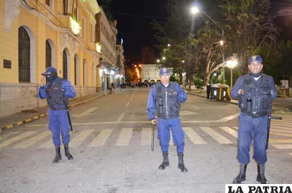 Control nocturno de la Guardia Municipal durante el jueves de compadres