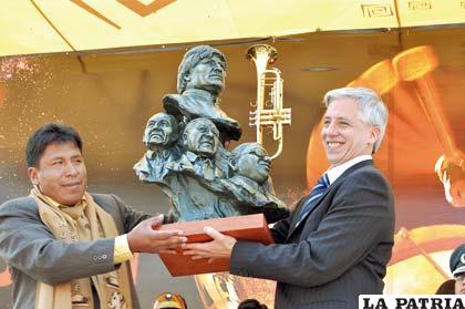 Un hermoso recuerdo se llevó el Vicepresidente de Bolivia