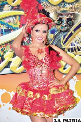 Algunos detalles del traje de Paola Sánchez  están elaborados con material reciclable