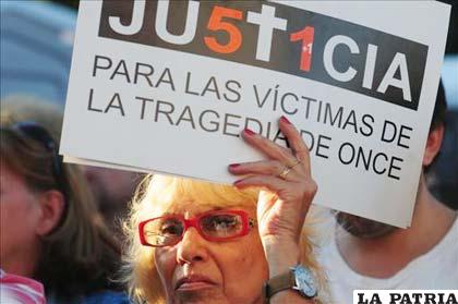 Familiar de una de las 51 personas fallecidas en el accidente de tren en la estación de Once de Buenos Aires hace dos años