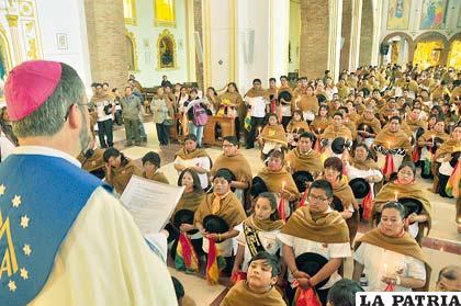 La Diablada Auténtica es bendecida por el Obispo de Oruro