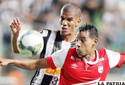 Una acción de la victoria del Mineiro ante Santa Fe