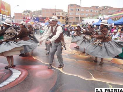 Hoy Oruro recibe a las danzas autóctonas del altiplano