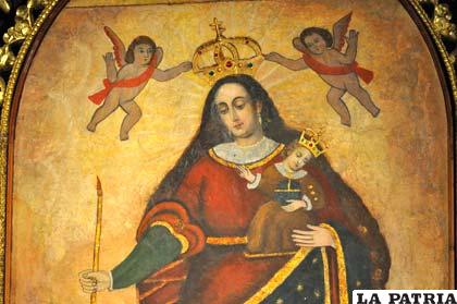 La Virgen del Socavón con su rostro moreno, es una de las pocas imágenes religiosas que no lleva velo