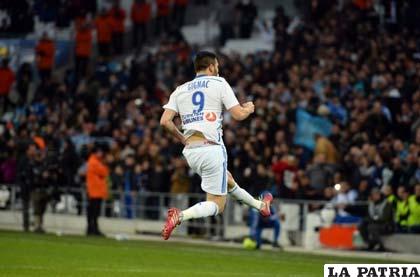 Gignac celebra su tanto marcado de penal para la victoria del Marcella sobre Evian (1-0)