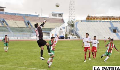Una acción del partido en el cual venció La Joya al cuadro de Litoral