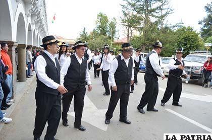 La Fraternidad Morenada Central Oruro ingresó a la plaza 10 de Febrero