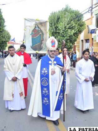 Obispo Cristóbal Bialasik encabeza la peregrinación