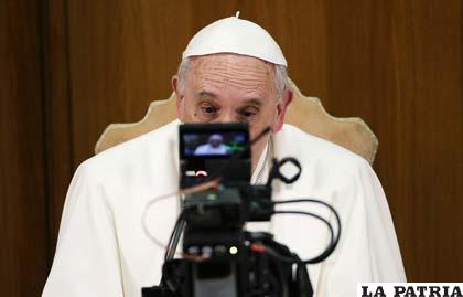El Papa Francisco en comunicación con personas con discapacidad