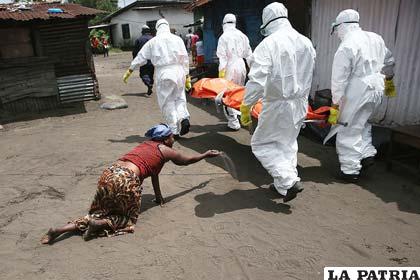 Entierro de una persona con ébola