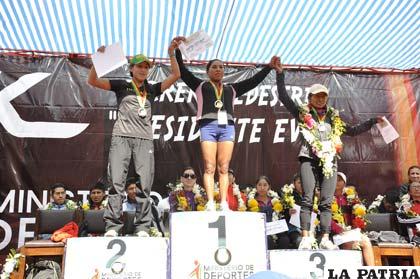 Quispe, Mendoza y Calizaya, ganadoras en damas