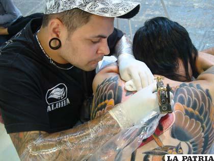 Maestros del tatuaje llegarán a Oruro
