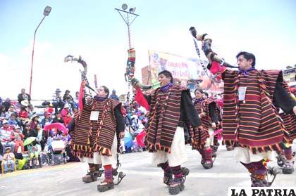 La alegría desbordó en el último Convite del Carnaval de Oruro 2015