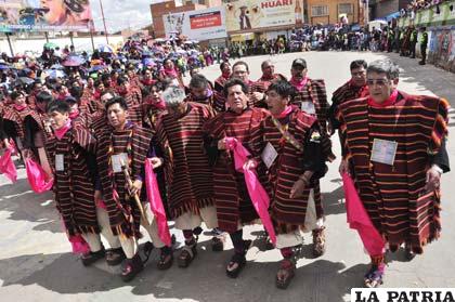 Elegante participación de los Phujllay Oruro