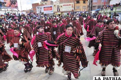La tropa de los Phujllay Oruro