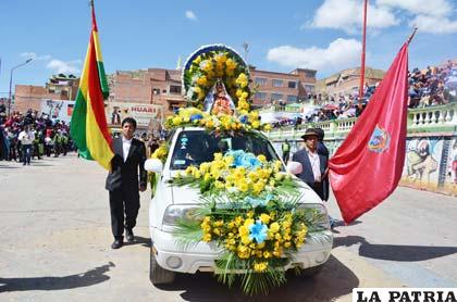 La enseña patria y departamental acompañaron los cargamentos
