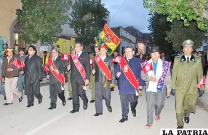 Autoridades encabezan Desfile de Teas