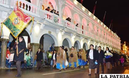 Comerciantes rindieron homenaje a Oruro