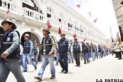 Mineros cooperativistas de la Nueva San José 2 rindieron homenaje a la efeméride departamental