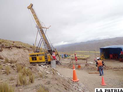 Trabajos de prospección que la Comibol realiza en Oruro