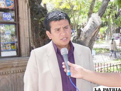 Luis Ayllón candidato a la Alcaldía de Sucre fue acusado por la comisión del delito de peculado