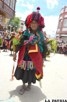 Mucho colorido en los trajes de la delegación de la provincia Eduardo Avaroa