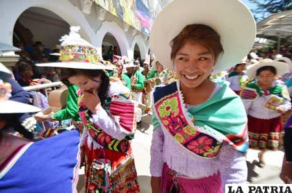 Coqueta participación del Ayllu Tarucamarca Aransaya