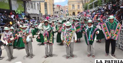 Autoridades de Machacamarca (ponchos verdes)