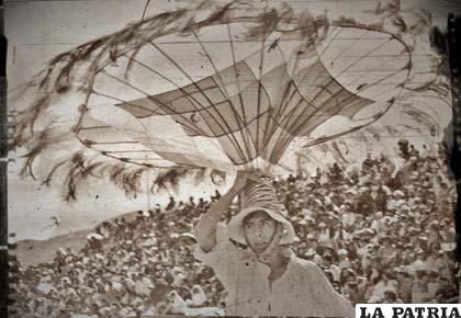 Elegancia y acrobacia muestra la danza de los suris en el Carnaval de 1989 / Foto Presencia