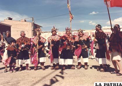 Coreografía en tropa caracteriza la danza