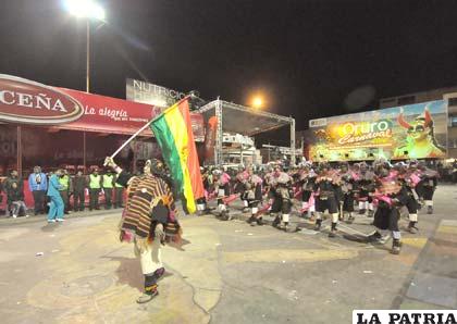 Generaciones junto con la danza tradicional