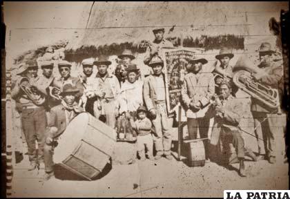 La primera fotografía de la Banda Espectacular Pagador, la más antigua de Bolivia