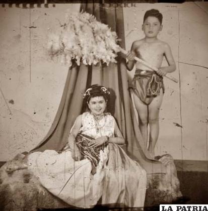 Coronación de una de las reinitas del Corso Infantil del siglo pasado