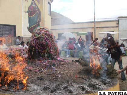 También se practica la ch’alla en sitios rituales