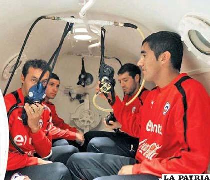 Los jugadores chilenos también se prepararon para visitar a Bolivia en las eliminatorias pasadas. Hoy lo hace River Plate