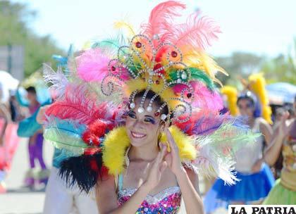 Campeche (México)
El Carnaval más antiguo de México comienza con el paseo fúnebre y el entierro del mal humor. Éste es representado por un muñeco de trapo vestido como pirata