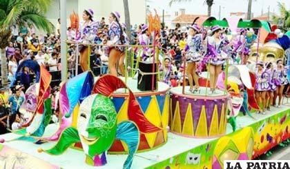 Una carroza en el Carnaval de Veracruz