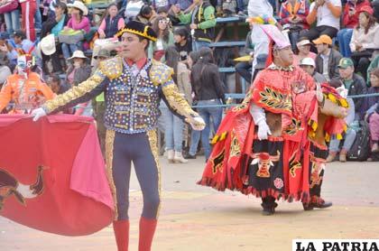 El torero y el toro, personajes de los Wacas
