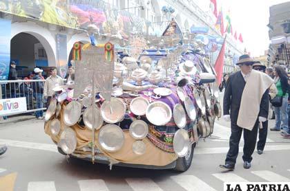 El cargamento de la Morenada Central Oruro